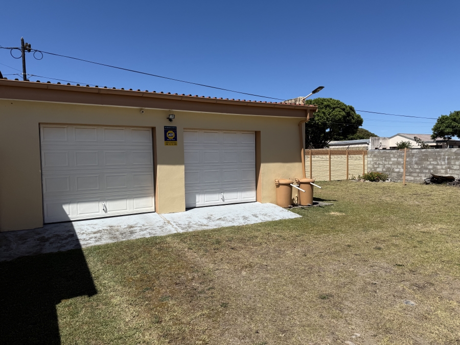 3 Bedroom Property for Sale in Sandbaai Western Cape